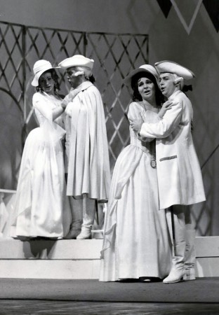 Ferrando mit Heide Rabal, Regina Winkelmayer und Wolfgang Gartner in Cosi fan tutte, Theater Hof, 1971